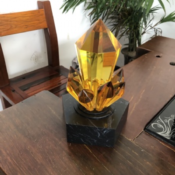 ADL High-Quality Big Painted Crystal Yellow Amber Glass Trophy Crafts with Black Stone Base Customized Logo Design Awards