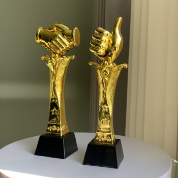 ADL Thumb NO.1 Cheap Wholesales Factory Resin Trophy Awards with Crystal Glass Awards Design for Souvenir Gifts Crystal Trophy
