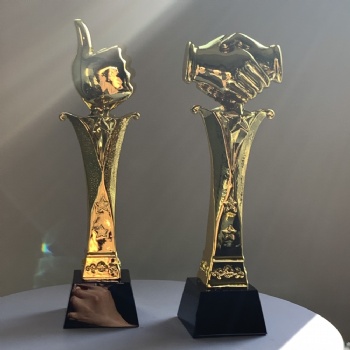ADL Thumb NO.1 Cheap Wholesales Factory Resin Trophy Awards with Crystal Glass Awards Design for Souvenir Gifts Crystal Trophy
