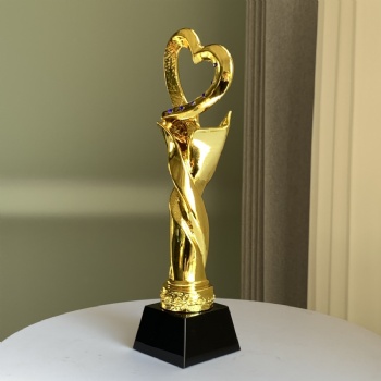 ADL Cheap Wholesales Customized Factory Resin Trophy Medal Excellent Employee Children's Honor Heart Crystal Glass Souvenir Gift