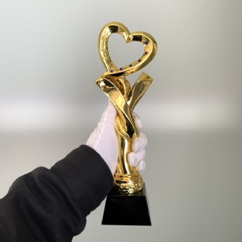 ADL Cheap Wholesales Customized Factory Resin Trophy Medal Excellent Employee Children's Honor Heart Crystal Glass Souvenir Gift