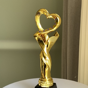 ADL Cheap Wholesales Customized Factory Resin Trophy Medal Excellent Employee Children's Honor Heart Crystal Glass Souvenir Gift
