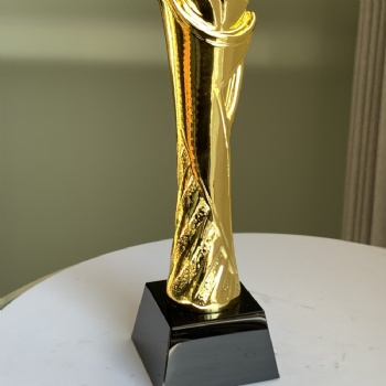 ADL Cheap Children and Youth Resin Torch Trophy with Crystal Glass Black Base for Souvenir Gifts Manufacture Cheap Trophy