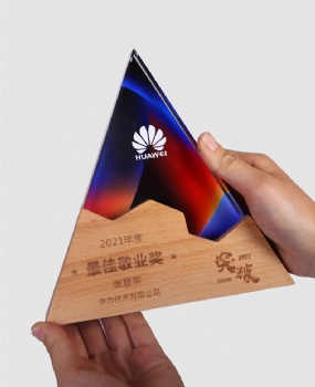ADL New Design High-Quality Triangle Shape Crystal Glass Awards Trophies with Wood Base Custom Logo