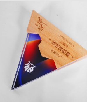 ADL New Design High-Quality Triangle Shape Crystal Glass Awards Trophies with Wood Base Custom Logo