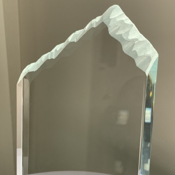 ADL 2023 New Design Crystal Glass Trophy Awards with Mountain Shape with White Stone Base for NO.1 First Awards