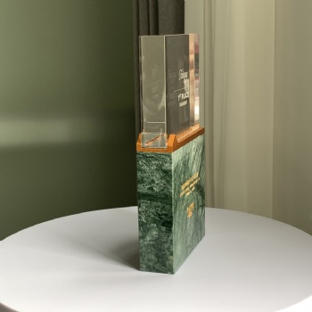 ADL 2023 New Design Crystal Glass Trophy Awards with Green Stone Base Wholesale Trophy
