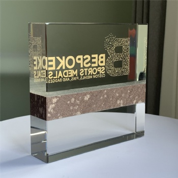 ADL 2023 Wholesale Customized New Design Crystal Clear Glass Trophy Awards with Stone for Sports Events Awards