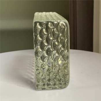 50*100*200mm Wholesale High-Quality Shell Pattern Hot Melt Clear White Glass Brick for Hotel or House Home Decoration