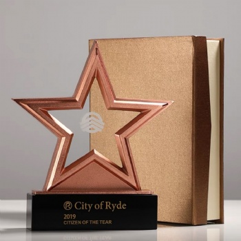 Engraving Crystal Glass Star Trophy Awards Business Crystal Crafts Luxury Trophy from China Morden Business Gifts