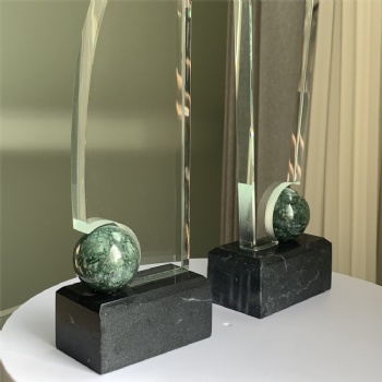 ADL 2024 New Design Crystal Glass Awards Trophy for Sports Crystal Crafts Souvenir Business Gifts Trophy Awards