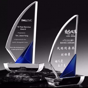 ADL 2024 New Design Sail Boat Sailing Ship Crystal Glass Trophy Awards from China for Business Crystal Crafts Engraving Plaques