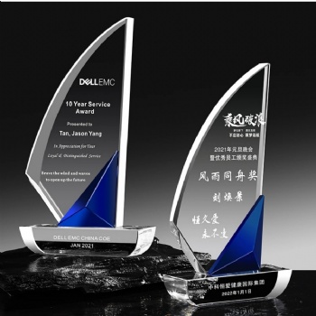 ADL 2024 New Design Sail Boat Sailing Ship Crystal Glass Trophy Awards from China for Business Crystal Crafts Engraving Plaques