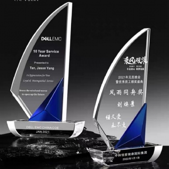 ADL 2024 New Design Sail Boat Sailing Ship Crystal Glass Trophy Awards from China for Business Crystal Crafts Engraving Plaques