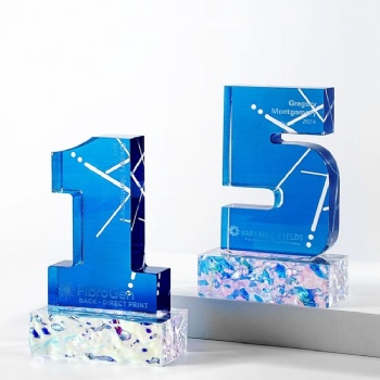 High quality and low price Crystal Glass Acrylic Trophy Personalized figure for Gift Trophies
